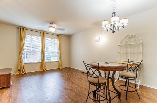 Building Photo - 2212 Canterbury Park Dr
