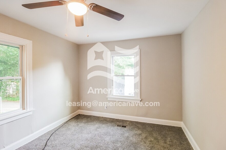 Building Photo - 1605 11th Ave
