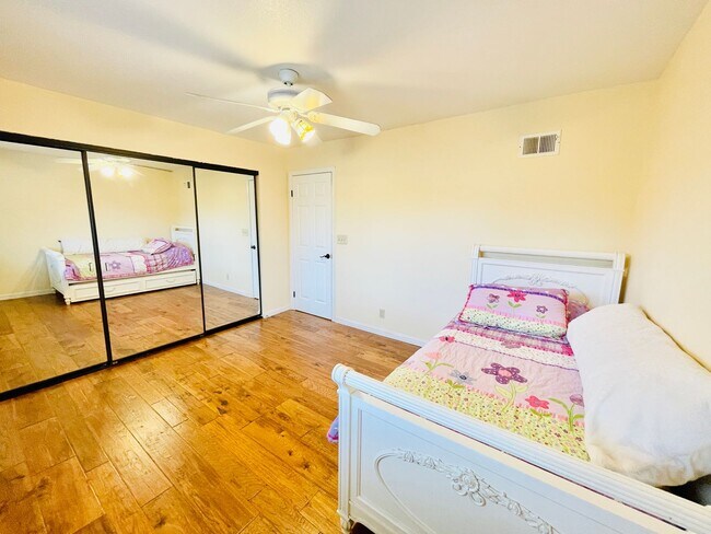 Building Photo - Beautiful 4 Bed 3 Bath + Huge Bonus Room A...