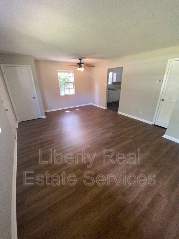 Building Photo - 228 Pointe S Dr