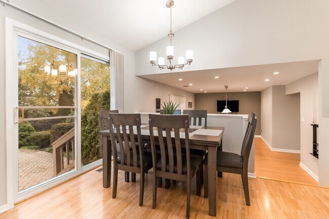 Building Photo - 1201-1203-1203 Johnston Dr