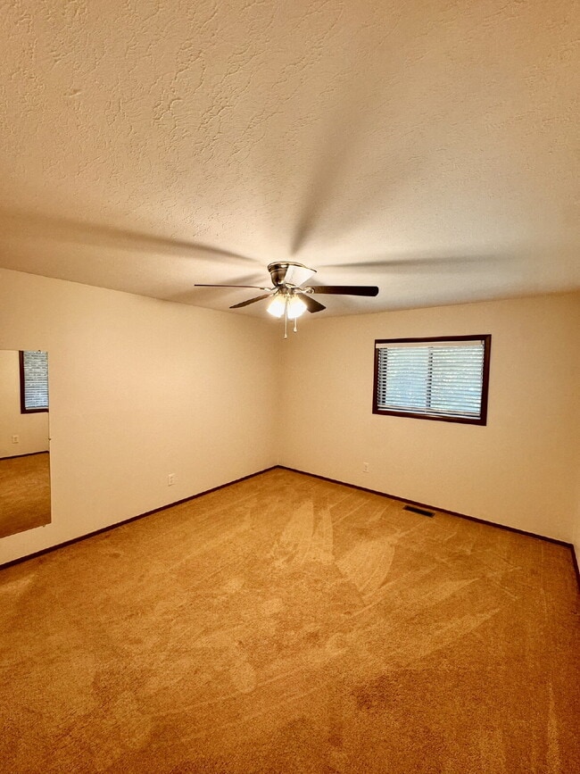 Building Photo - 9108 Bluff Dr