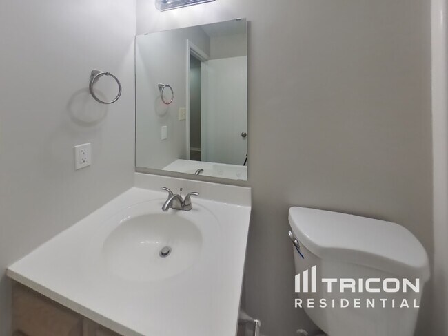 Building Photo - 5220 Tamarisk Ct