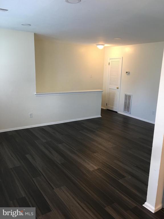 Building Photo - 13 Reliance Ct