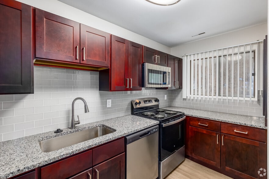3BR, 2BA - 1,423SF - Kitchen - Payne Hill