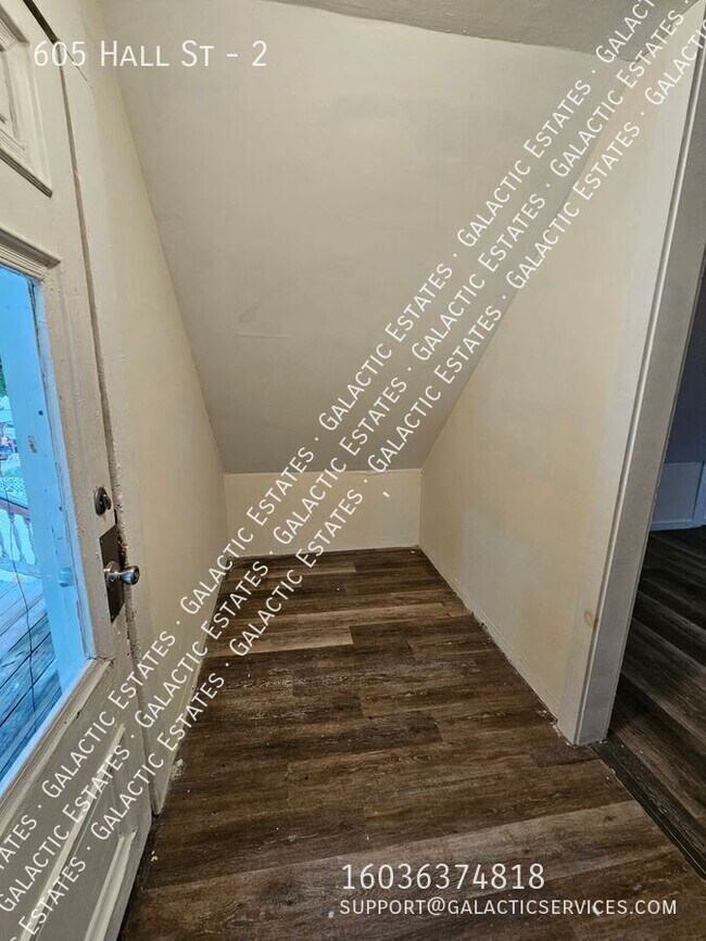Building Photo - 605 Hall St