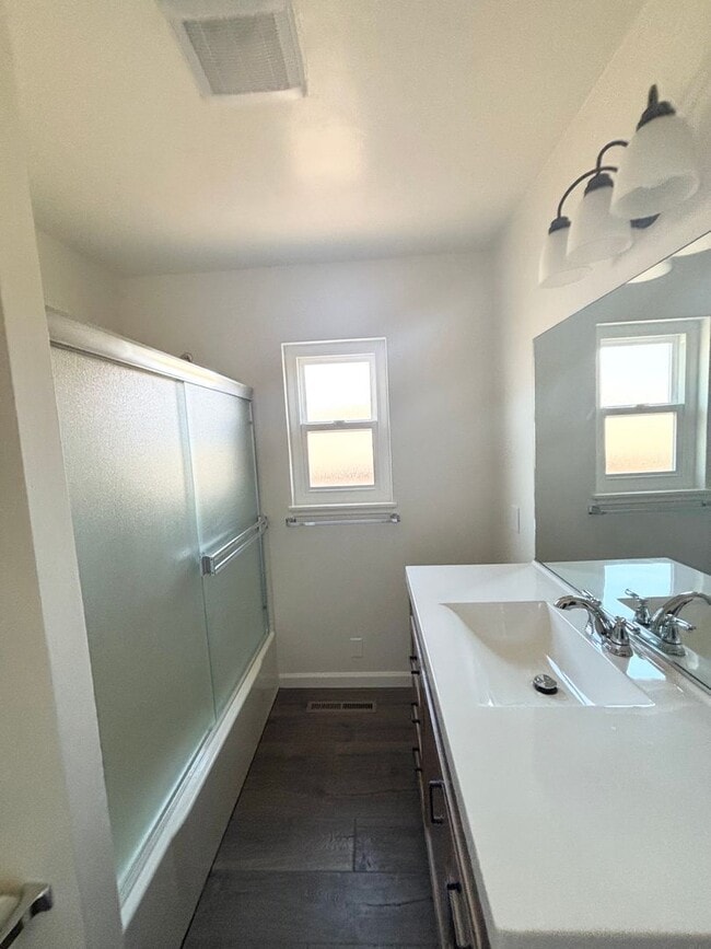 Building Photo - Beautiful 3 Bedroom on the Southside!