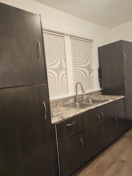 Building Photo - 1338 Van Buren St