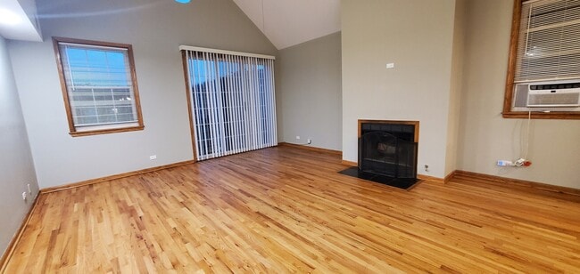 Building Photo - 2554 W Walton St