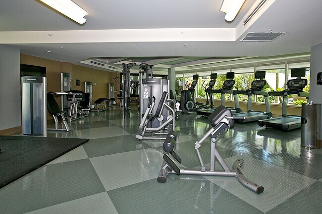 Building Photo - Allure Waikiki - 2 bedroom, 2 bath with 1 ...