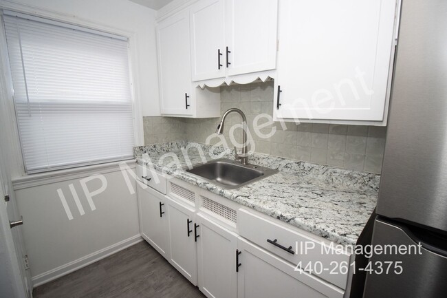 Building Photo - Super Nice 2BR 1BA Upper Unit in South Euc...