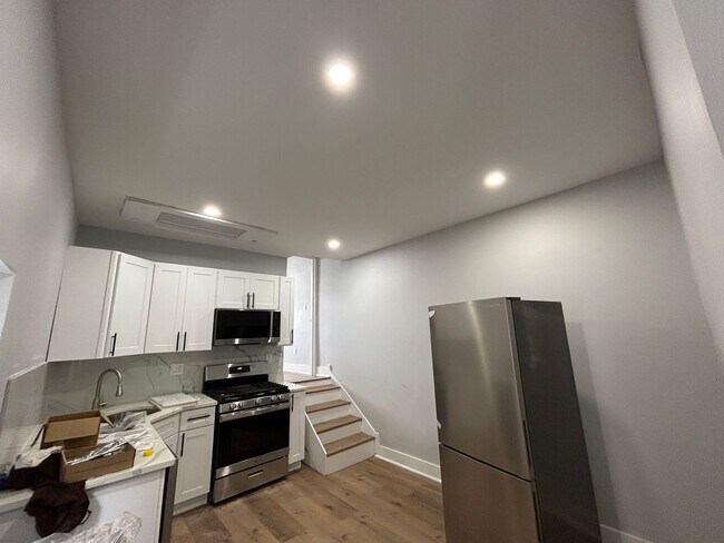 Building Photo - 430 Dickinson St