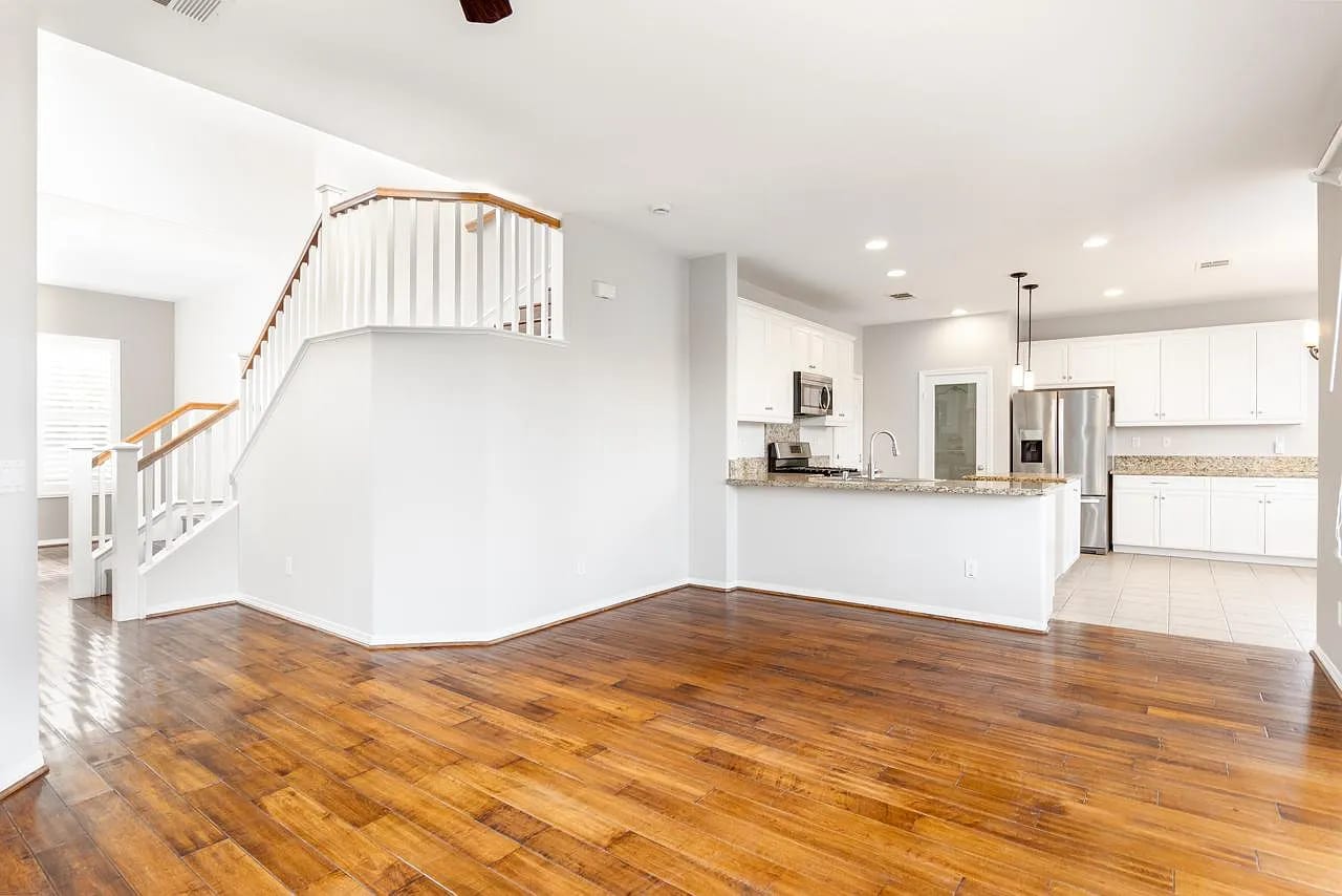 Building Photo - 25357 Avanti Ct