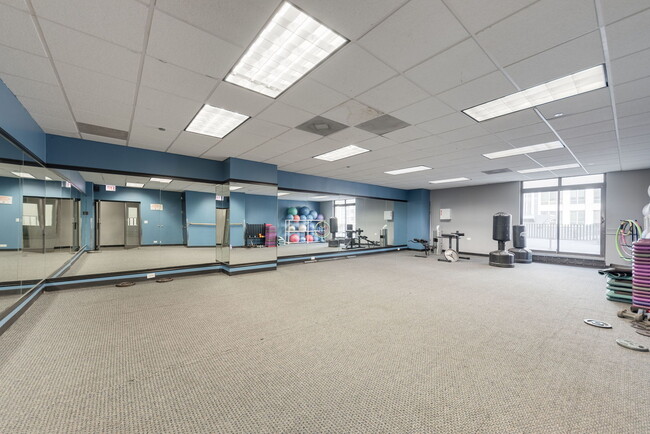 Building Photo - 10 E Ontario St