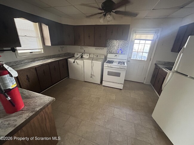 Building Photo - 945 Woodlawn St