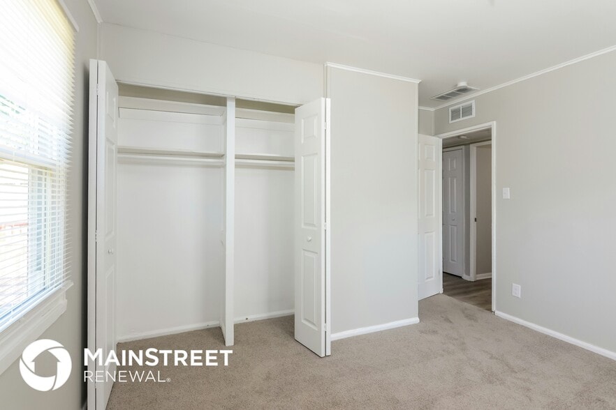 Building Photo - 4030 Kalmar Dr