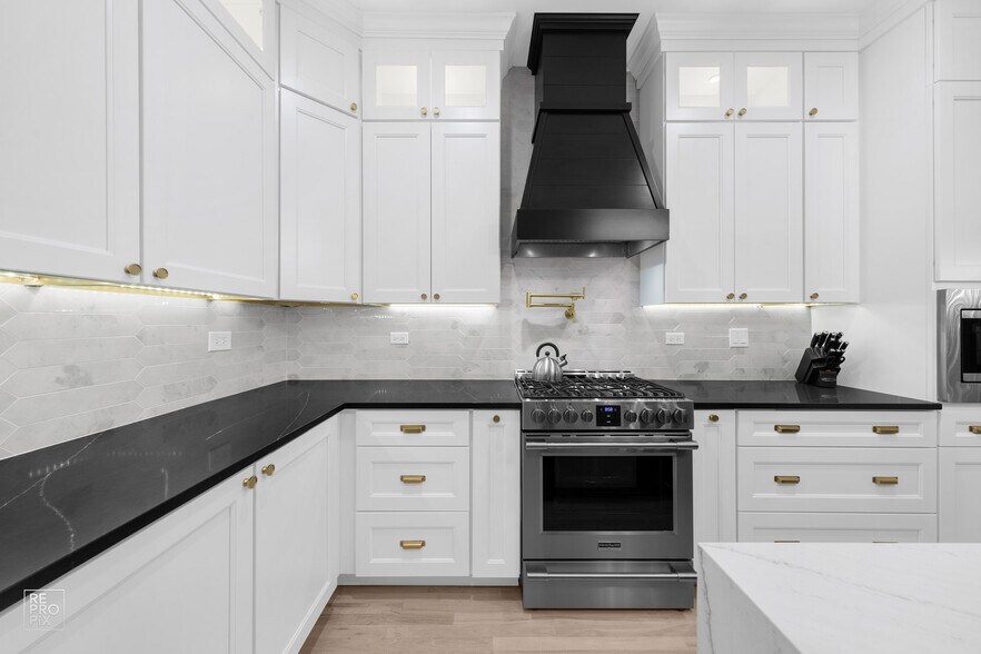 Building Photo - 355 W Superior St