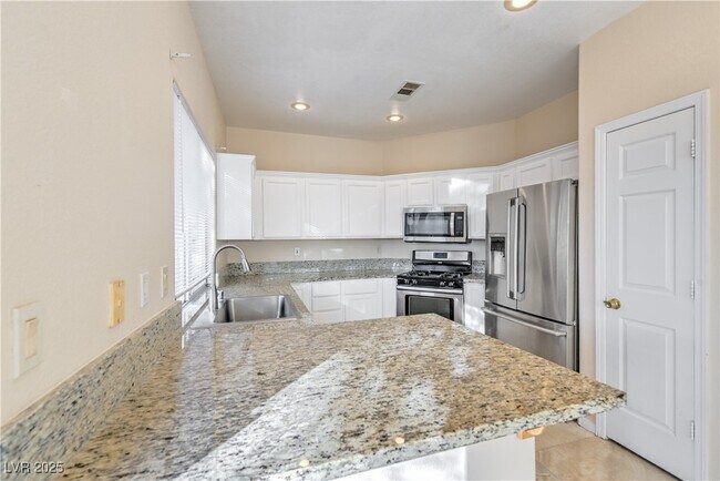 Building Photo - 5817 Golden Wing St