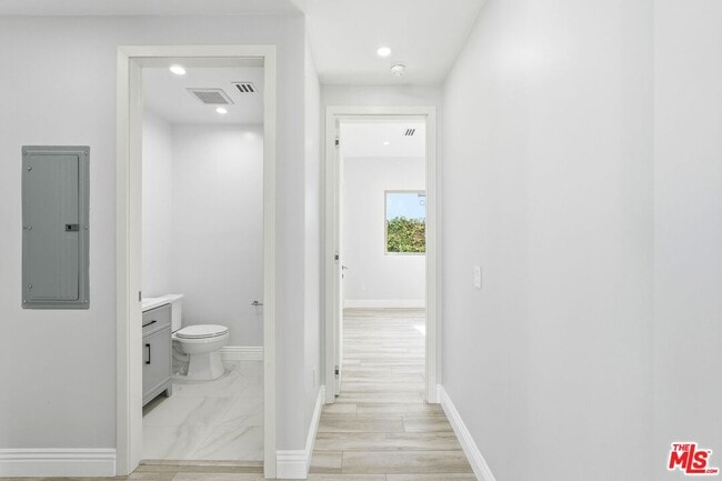 Building Photo - 6717 Sunnyslope Ave