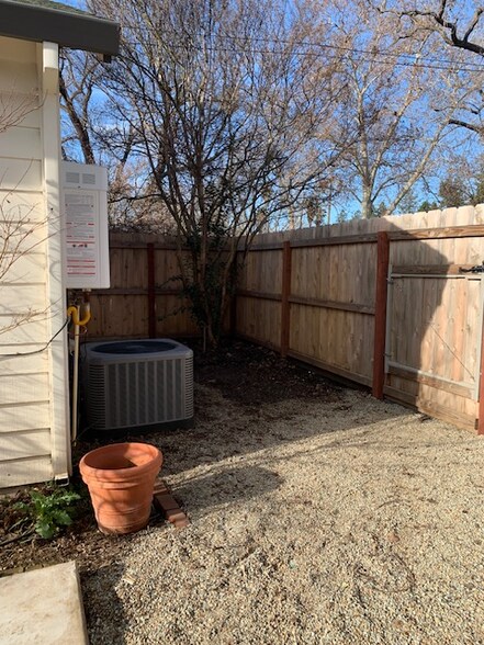 Building Photo - 1734 Spruce Ave