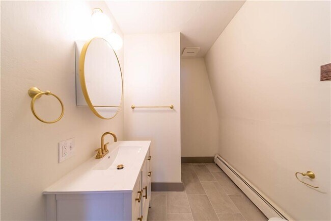 Building Photo - 309 Main St