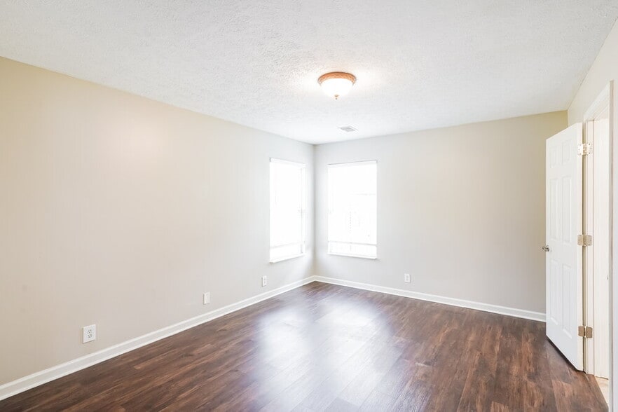 Building Photo - 1701 Stone Hollow Ct