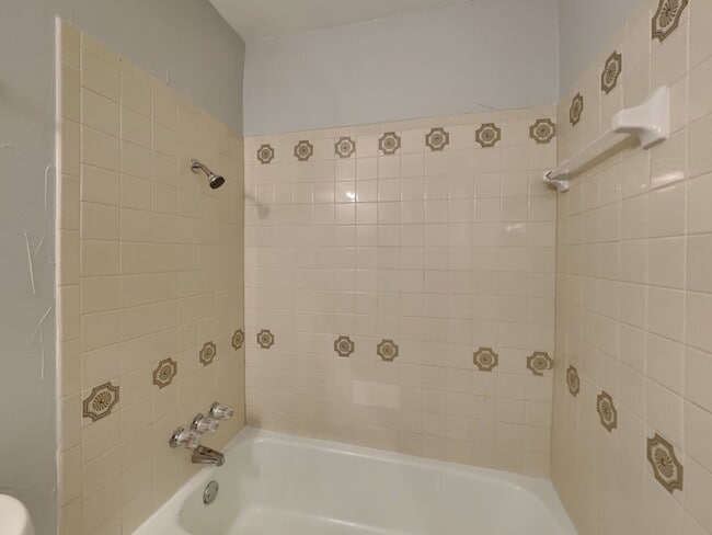 Building Photo - Charming 3-Bed, 2-Bath Home in Burleson with Garage Parking