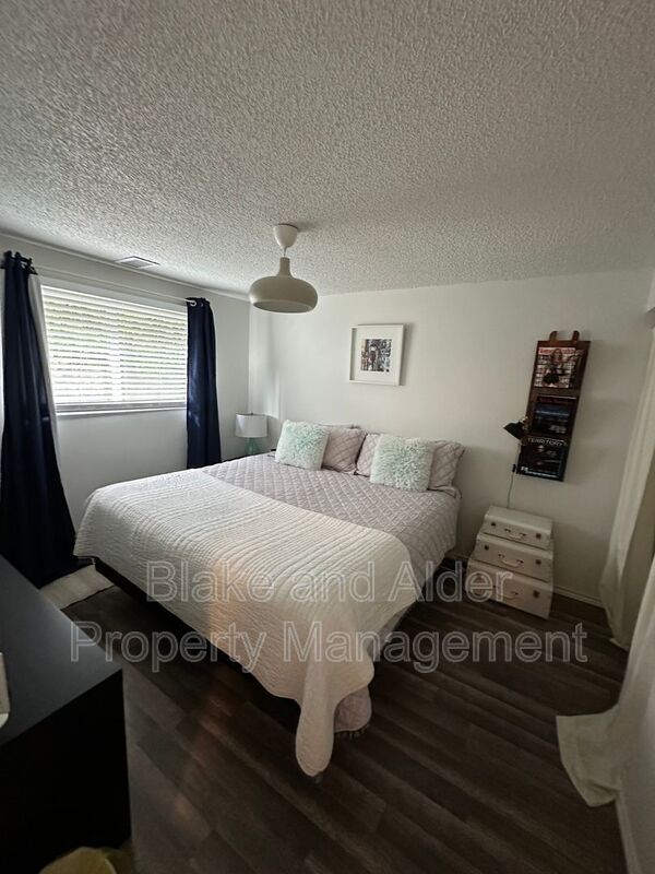 Building Photo - 5934 SW 30th Ave