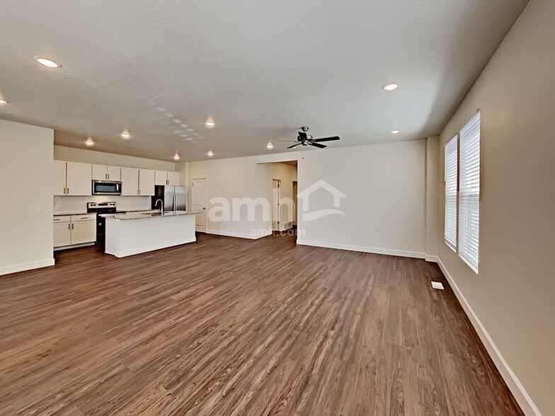 Building Photo - 6113 W Arranmore Dr