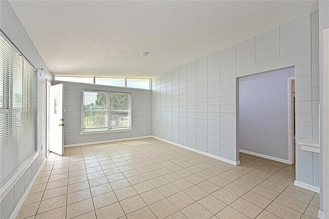 Building Photo - 612 Palm Ave