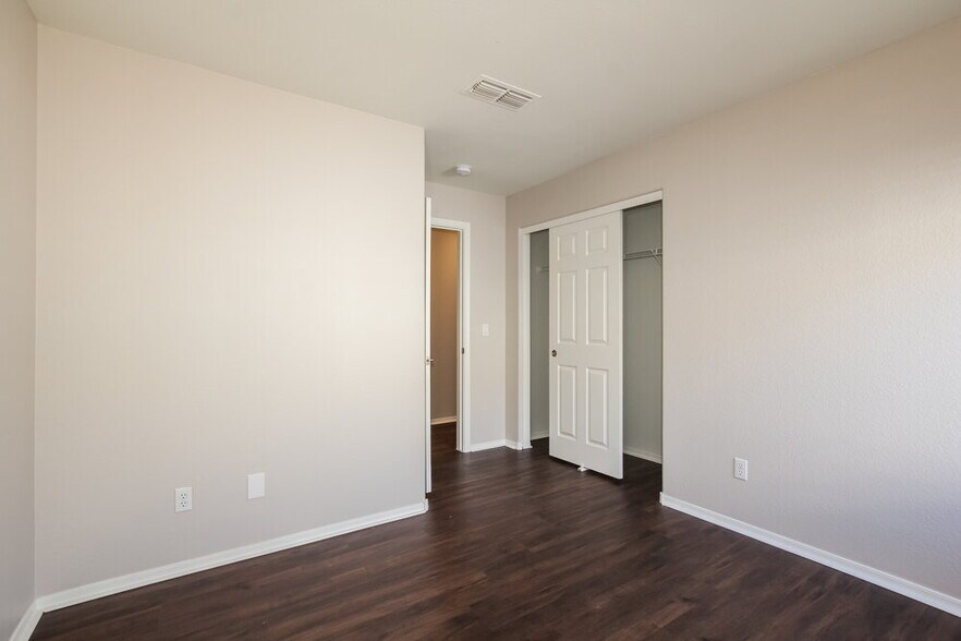 Building Photo - 18407 N 111th Dr