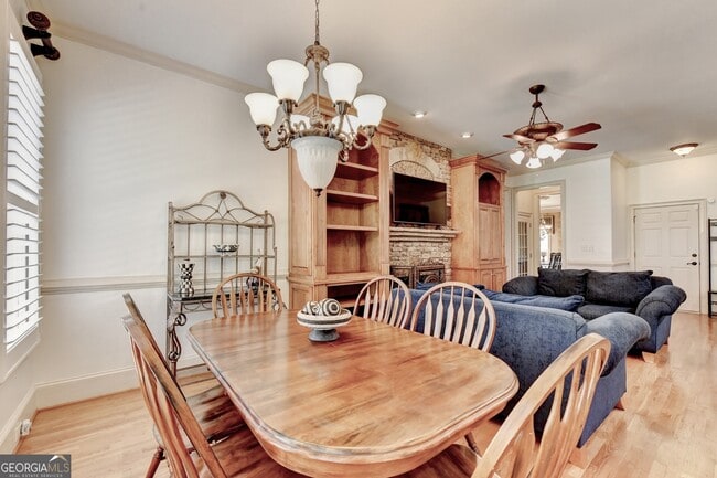 Building Photo - 8910 Pinehurst Cove