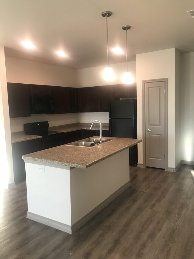 2BR - Lockhart Springs