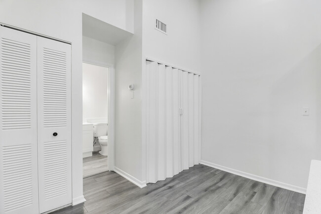 Building Photo - 6392 Chasewood Dr