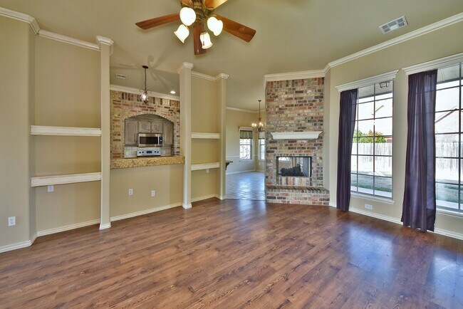 Building Photo - Amazing Home - 3 bed 2 bath - Edmond Schools
