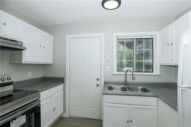 Building Photo - 2065 Alison Ct SW