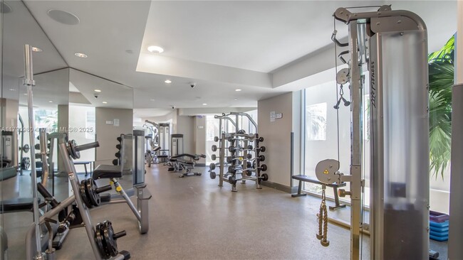 Building Photo - 17555 Collins Ave
