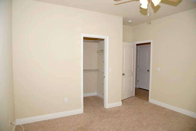 Building Photo - 289 Dickens Dr