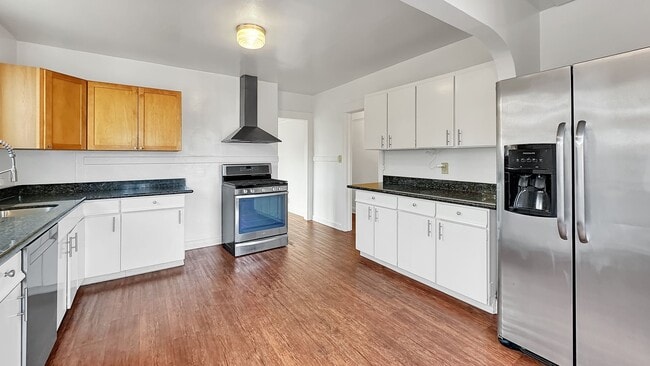 Building Photo - ALL UTILITIES INCLUDED - Remodeled - Upper Level - Backyard