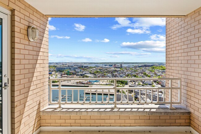 Building Photo - 100 Harborview Dr