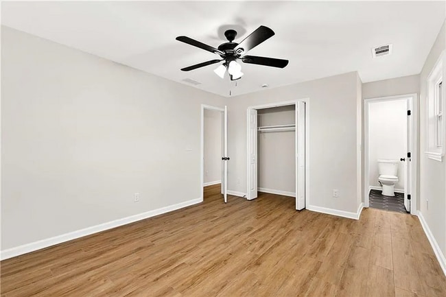 Building Photo - 4 Bed, 3 Bath in Decatur!