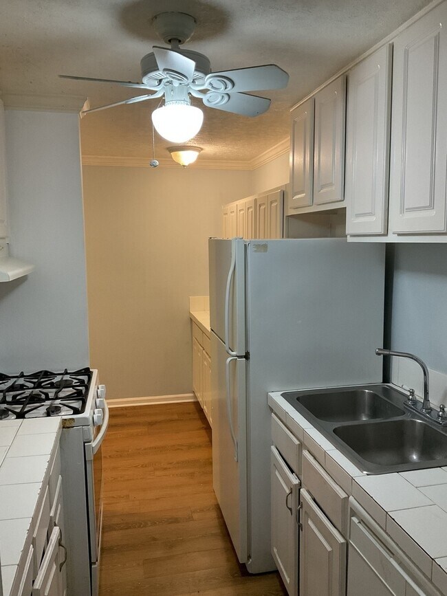 Building Photo - 1850 Tall Oaks Dr