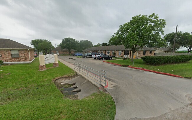 Building Photo - 1207 Miracle Dr