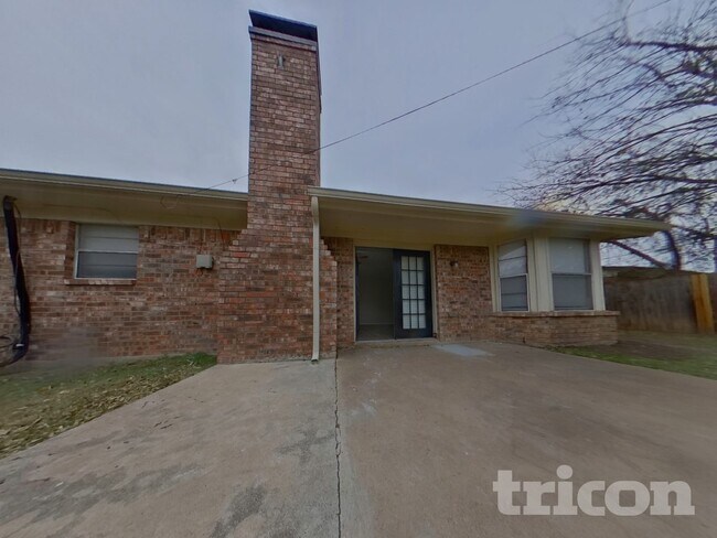 Building Photo - 6212 Douglas Dr