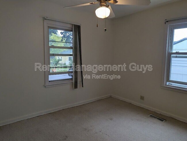 Building Photo - 5027 6th St NE