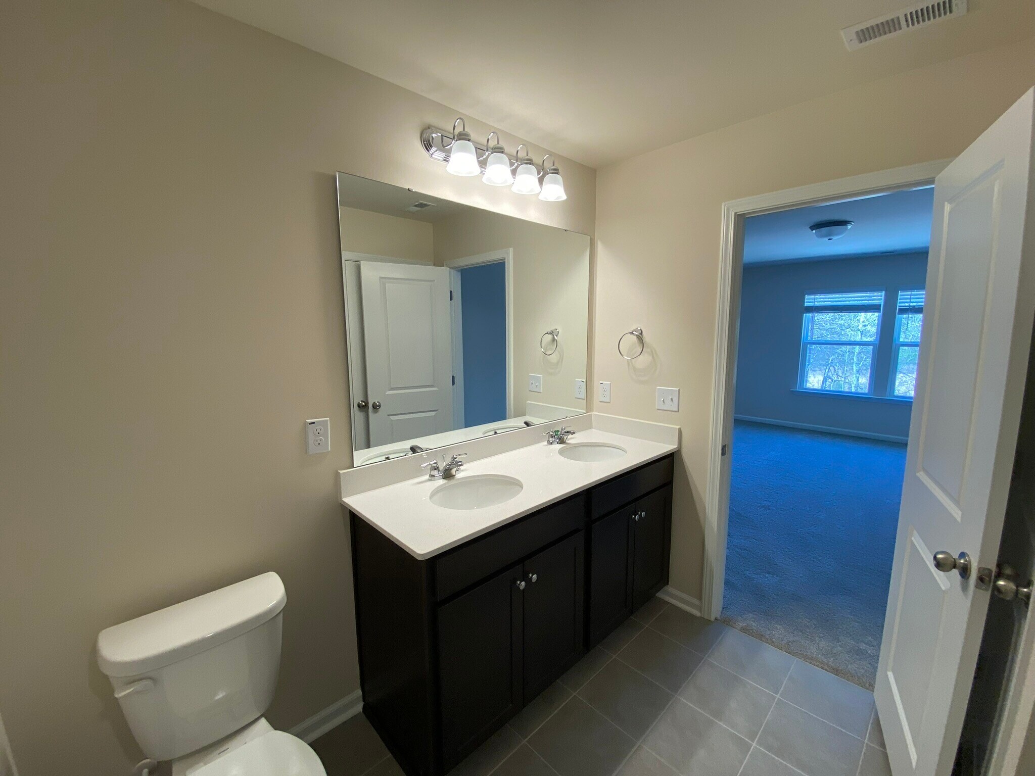 Building Photo - 2413 Hedge Maple Dr