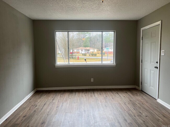 Building Photo - 225 Laurel St