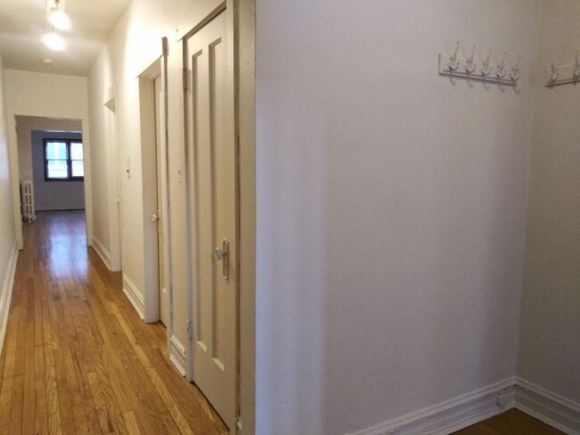 Building Photo - 2 bedroom in Chicago IL 60657
