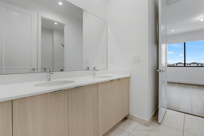 Building Photo - 4309 SW 176th Ave