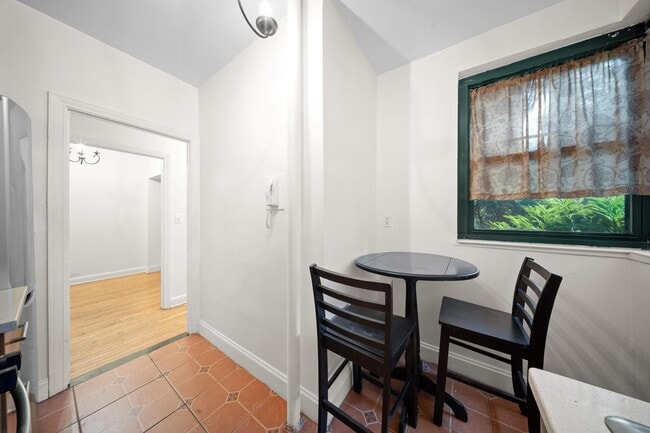 Building Photo - 78-10 34th Ave